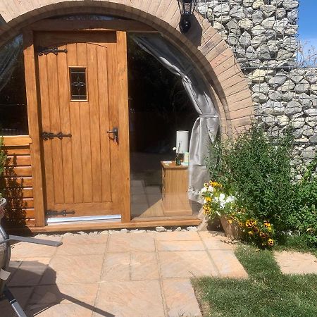 Romantic Escape Luxury Hobbit House With Hot Tub! Sheerness Εξωτερικό φωτογραφία