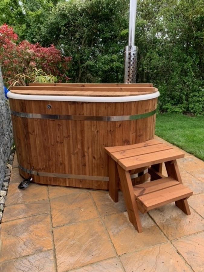 Romantic Escape Luxury Hobbit House With Hot Tub! Sheerness Εξωτερικό φωτογραφία