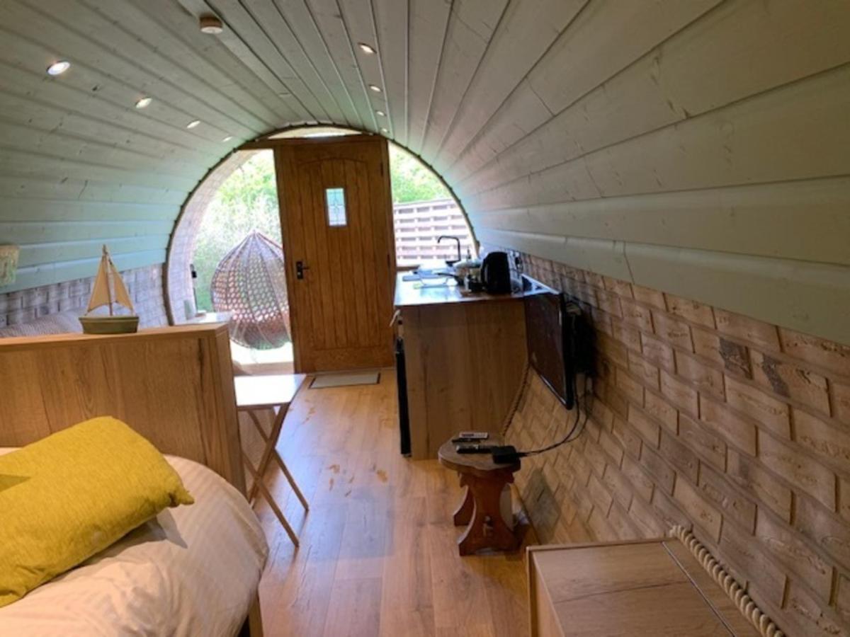Romantic Escape Luxury Hobbit House With Hot Tub! Sheerness Εξωτερικό φωτογραφία