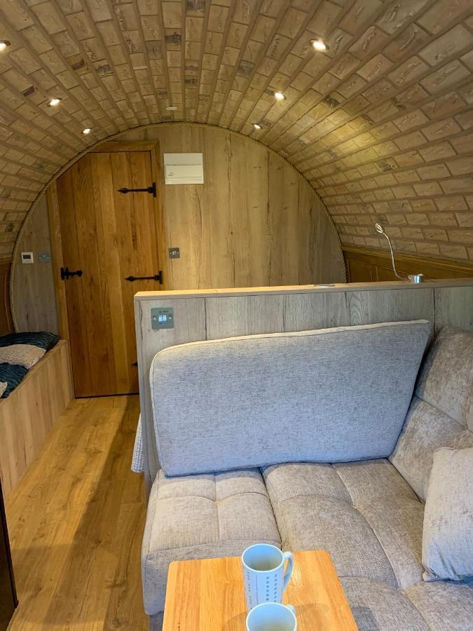 Romantic Escape Luxury Hobbit House With Hot Tub! Sheerness Εξωτερικό φωτογραφία