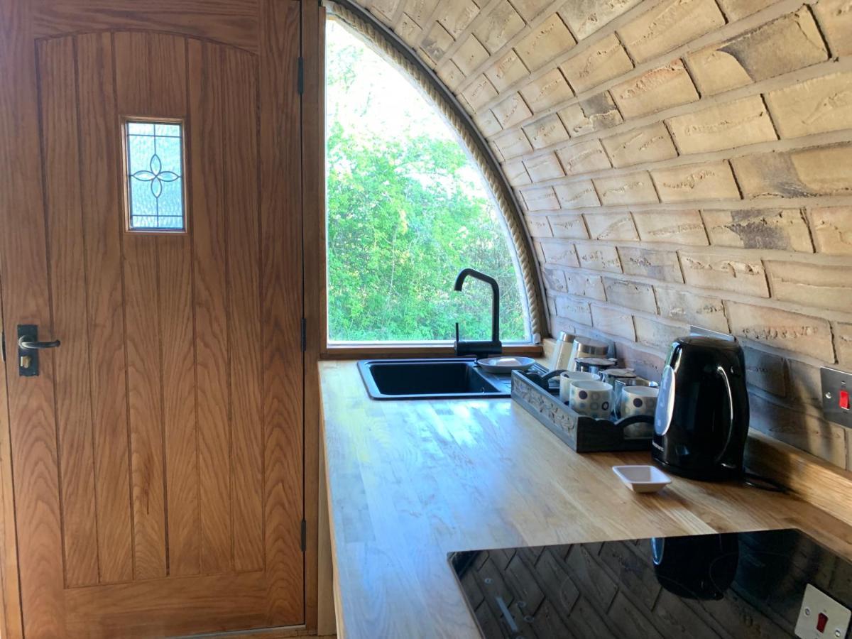Romantic Escape Luxury Hobbit House With Hot Tub! Sheerness Εξωτερικό φωτογραφία