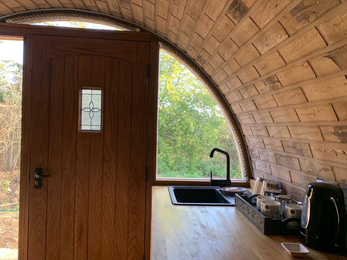 Romantic Escape Luxury Hobbit House With Hot Tub! Sheerness Εξωτερικό φωτογραφία